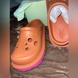 Offwhite spongesole meteor
